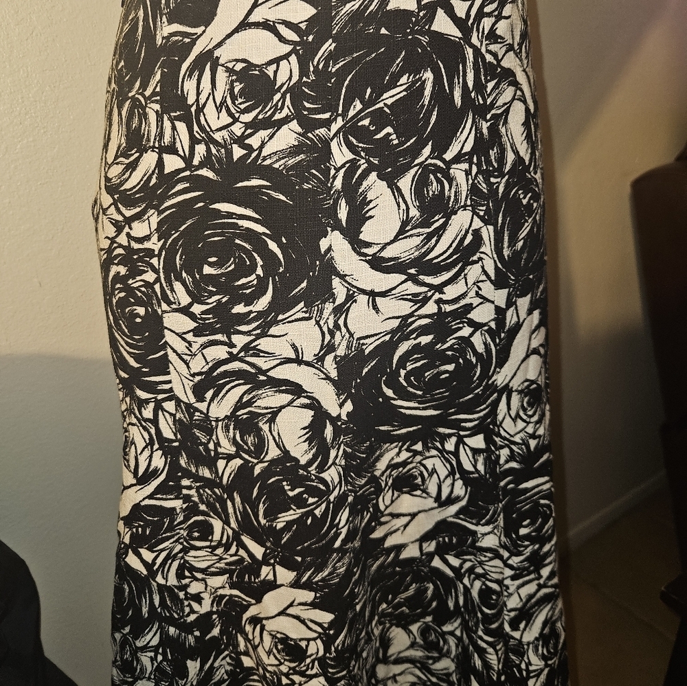 Ruth Womans Black and White Floral A-Line Skirt Size 2 - Picture 7 of 8